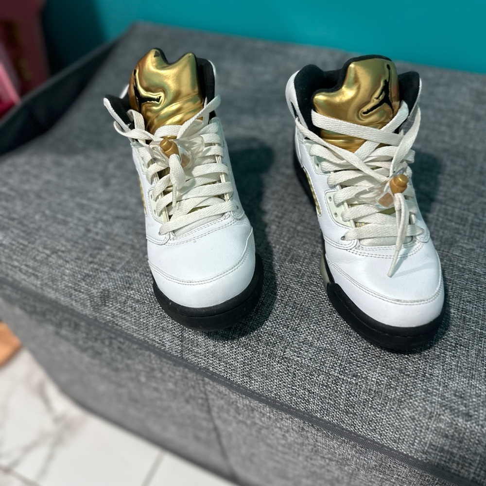 Jordan Kids Sneakers in White and Gold